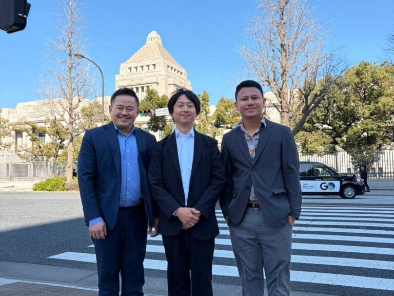 HAPI winners outside the National Diet Building
